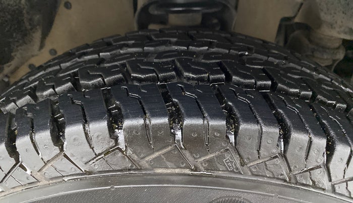 2016 Mahindra TUV300 T8, Diesel, Manual, 74,241 km, Right Front Tyre Tread