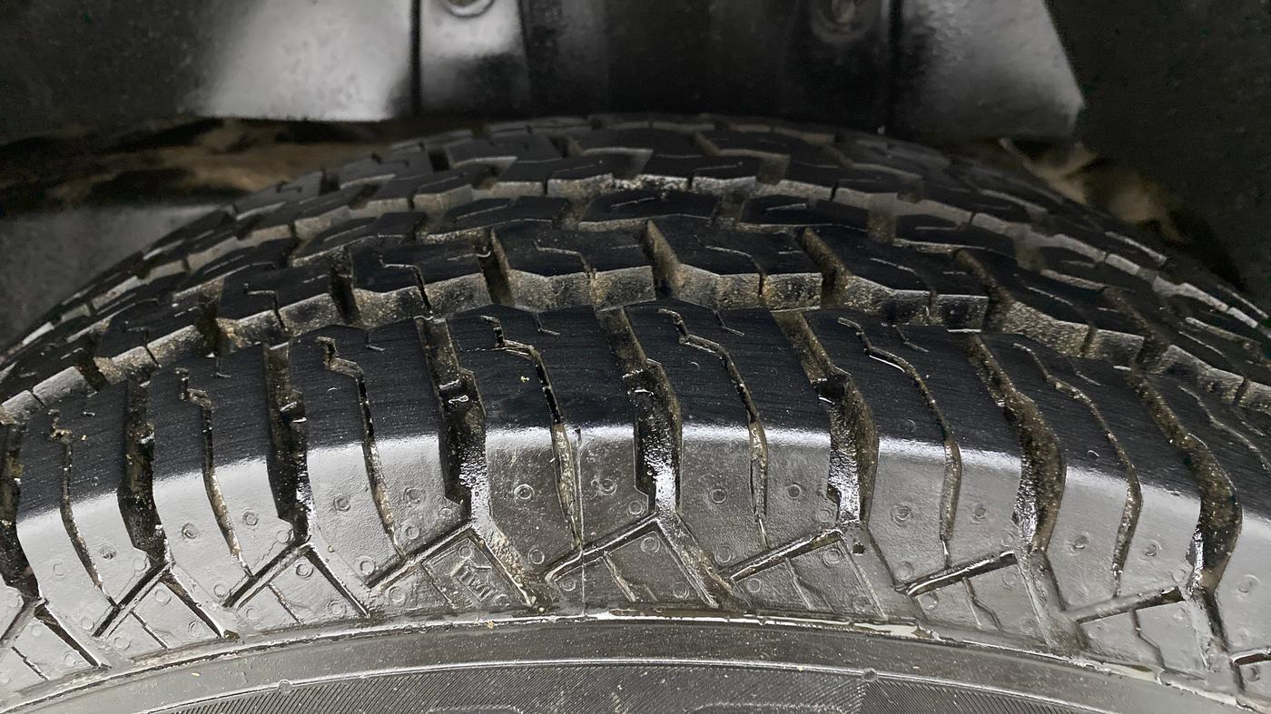 2016 Mahindra TUV300 T8, Diesel, Manual, 74,241 km, Left Rear Tyre Tread