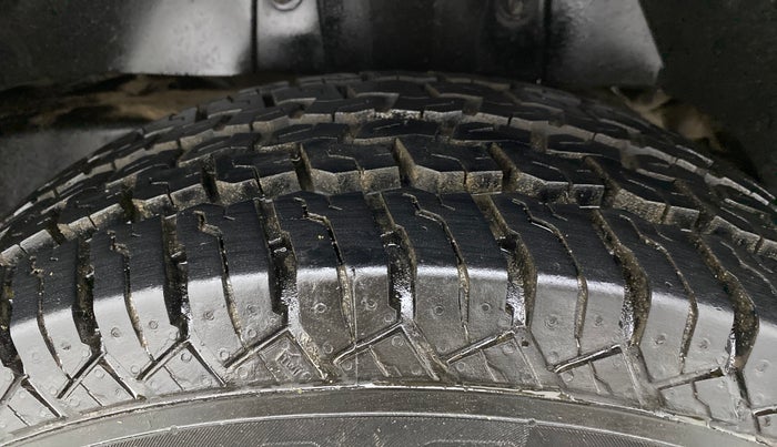 2016 Mahindra TUV300 T8, Diesel, Manual, 74,241 km, Left Rear Tyre Tread