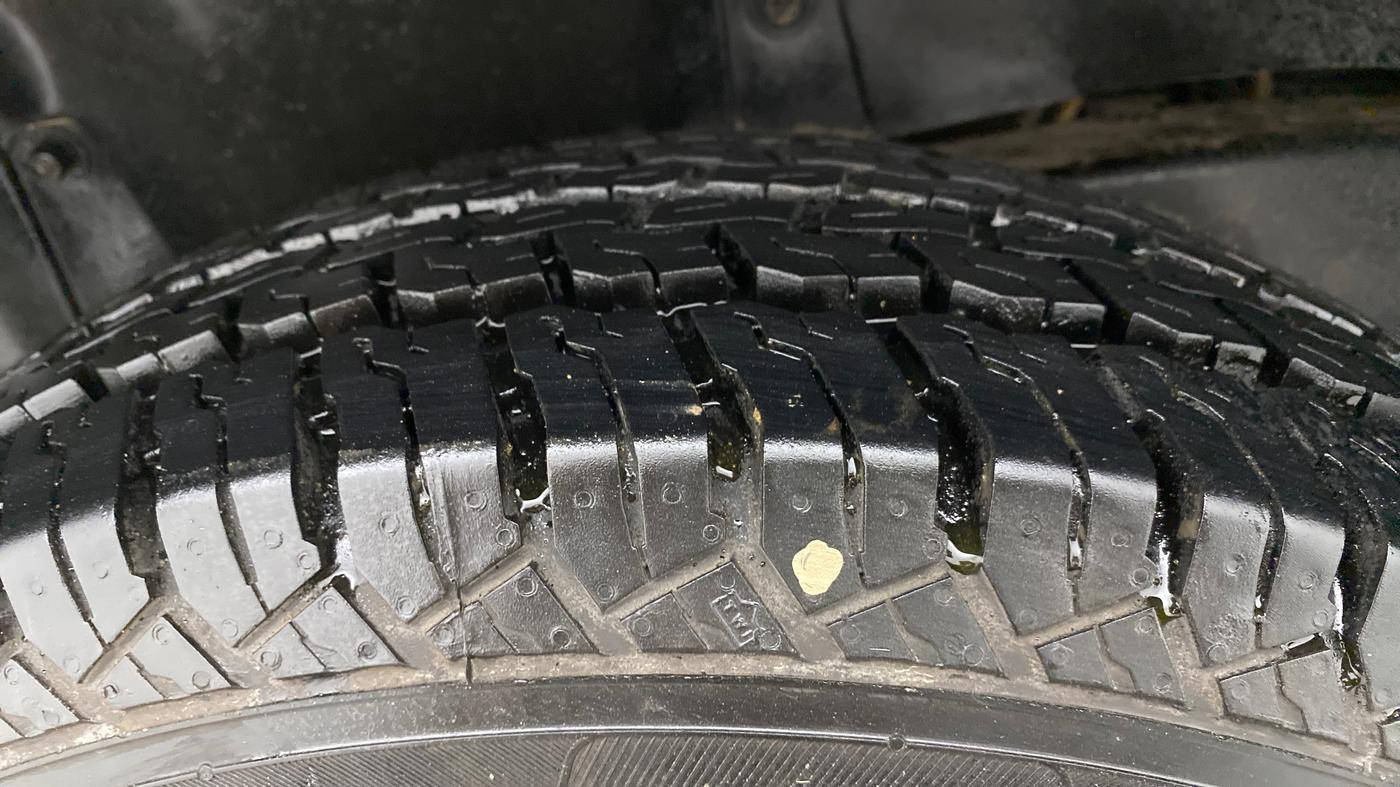 2016 Mahindra TUV300 T8, Diesel, Manual, 74,241 km, Right Rear Tyre Tread