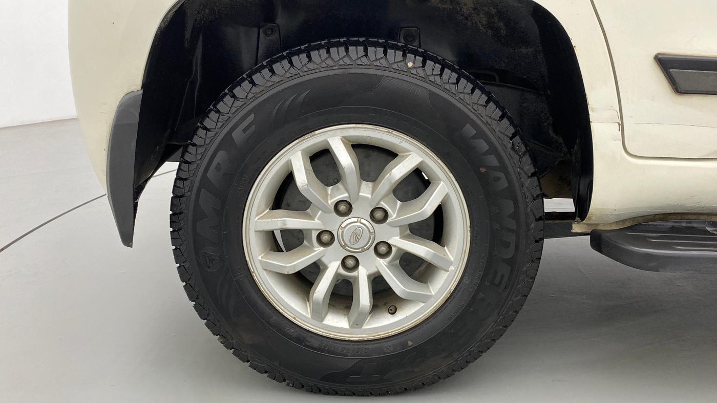 2016 Mahindra TUV300 T8, Diesel, Manual, 74,241 km, Right Rear Wheel