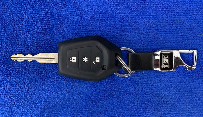 2016 Mahindra TUV300 T8, Diesel, Manual, 74,241 km, Key Close Up
