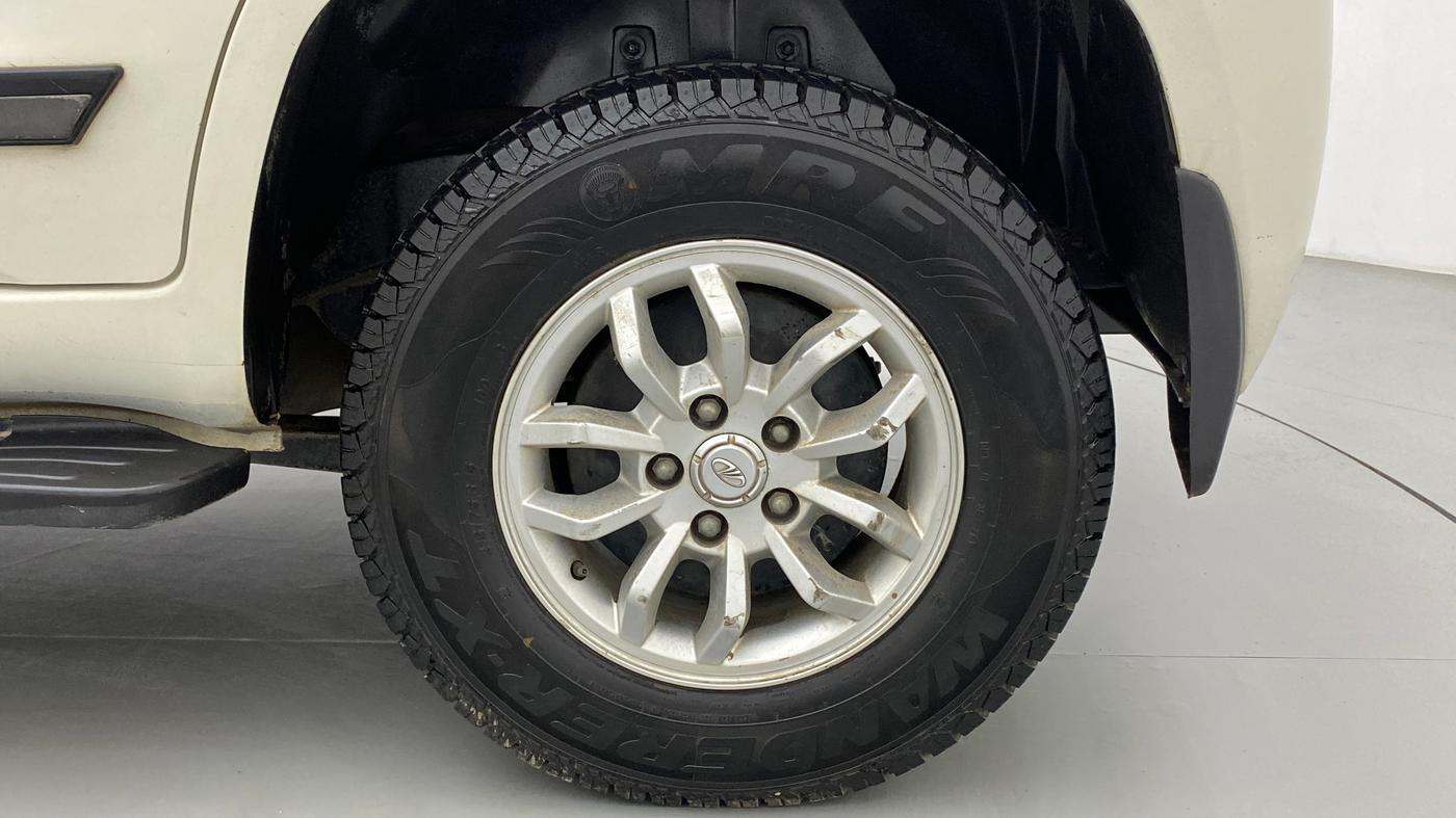 2016 Mahindra TUV300 T8, Diesel, Manual, 74,241 km, Left Rear Wheel