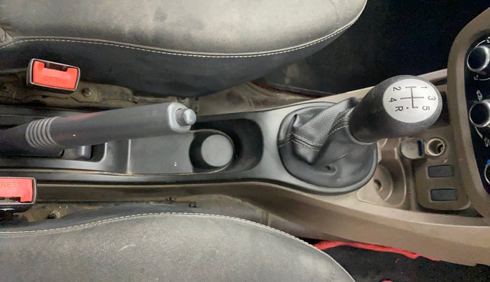 2018 Renault Duster RXE PETROL, Petrol, Manual, 77,522 km, Gear Lever