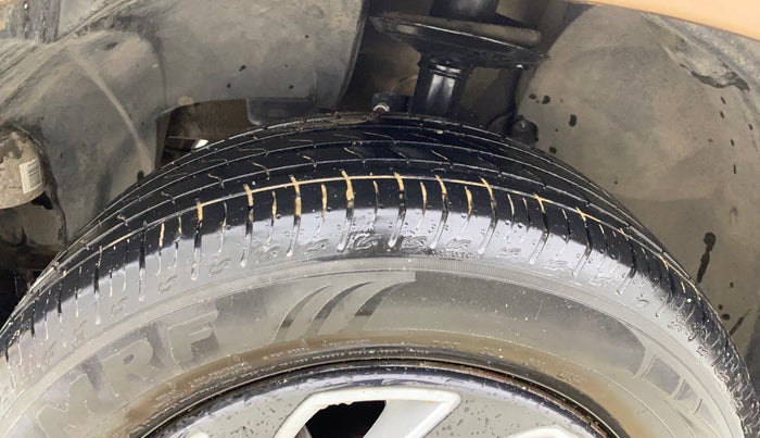 2018 Renault Duster RXE PETROL, Petrol, Manual, 77,522 km, Left Front Tyre Tread