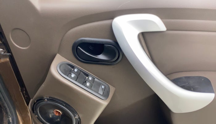 2018 Renault Duster RXE PETROL, Petrol, Manual, 77,522 km, Driver Side Door Panels Control