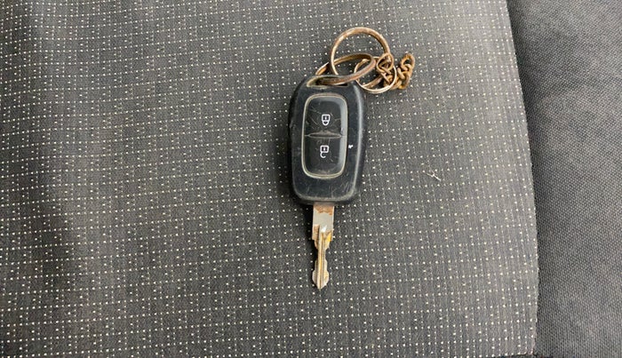 2018 Renault Duster RXE PETROL, Petrol, Manual, 77,522 km, Key Close Up