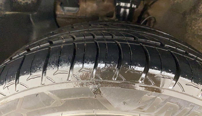 2015 Hyundai i20 Active 1.2 S, Petrol, Manual, 1,43,339 km, Left Front Tyre Tread