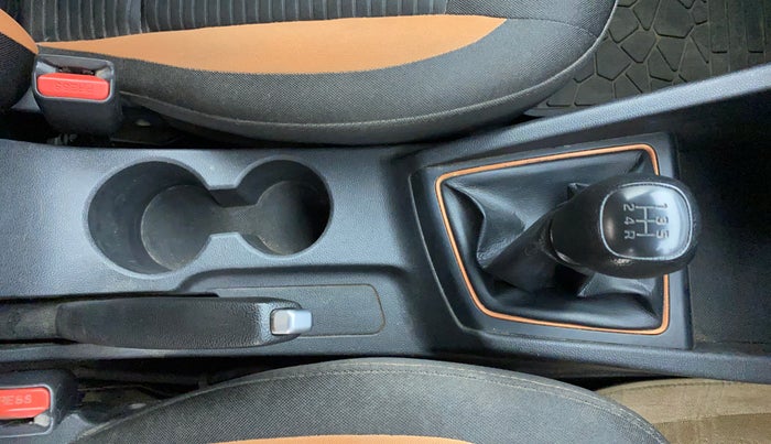 2015 Hyundai i20 Active 1.2 S, Petrol, Manual, 1,43,339 km, Gear Lever