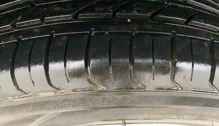 2020 Tata NEXON XM PETROL, Petrol, Manual, 75,060 km, Right Rear Tyre Tread