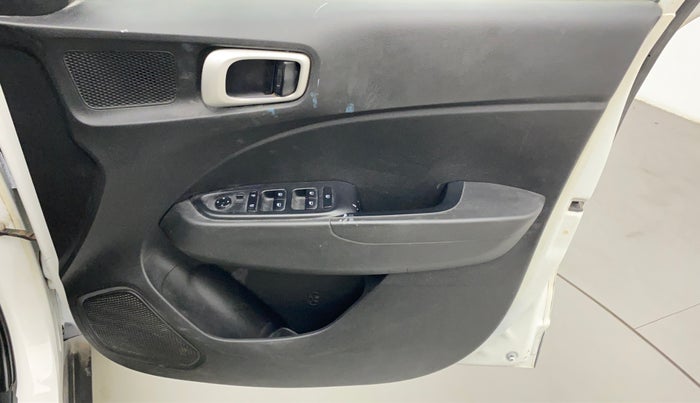 2020 Hyundai VENUE SMT 1.5 CRDI, Diesel, Manual, 42,506 km, Driver Side Door Panels Control