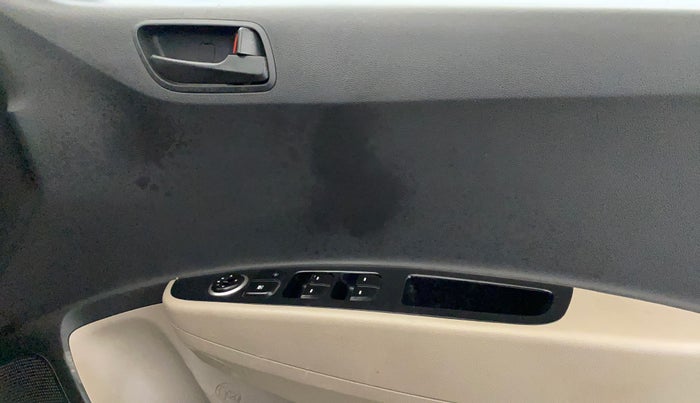 2014 Hyundai Grand i10 MAGNA 1.2 KAPPA VTVT, Petrol, Manual, 1,01,312 km, Driver Side Door Panels Control