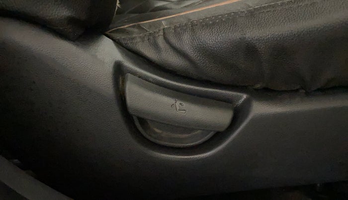 2014 Hyundai Grand i10 MAGNA 1.2 KAPPA VTVT, Petrol, Manual, 1,01,312 km, Driver Side Adjustment Panel