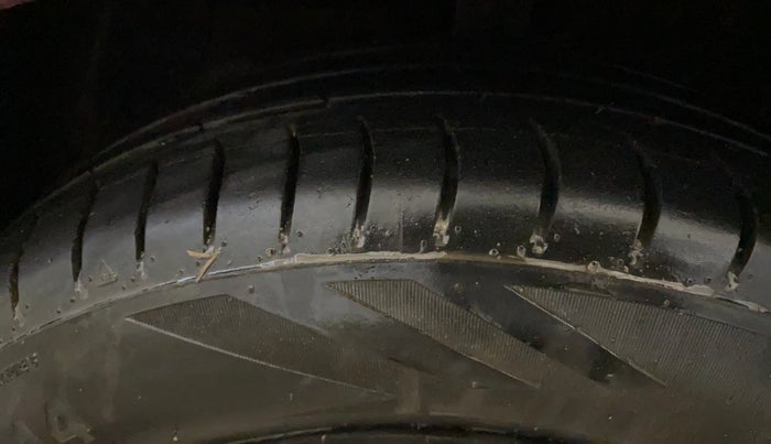 2014 Hyundai Grand i10 MAGNA 1.2 KAPPA VTVT, Petrol, Manual, 1,01,312 km, Left Front Tyre Tread