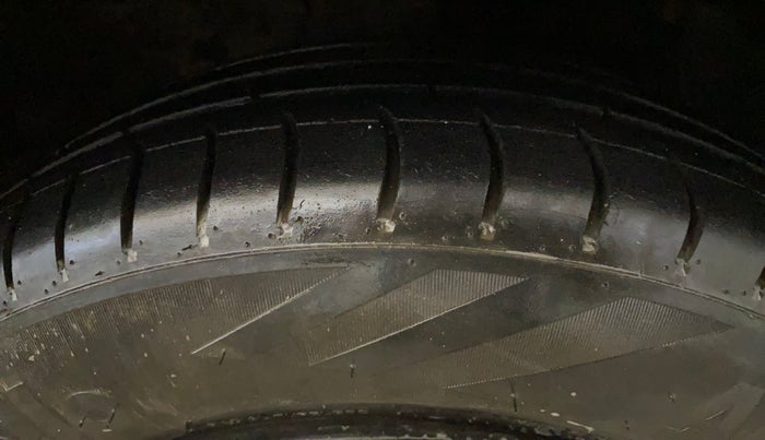 2014 Hyundai Grand i10 MAGNA 1.2 KAPPA VTVT, Petrol, Manual, 1,01,312 km, Right Front Tyre Tread