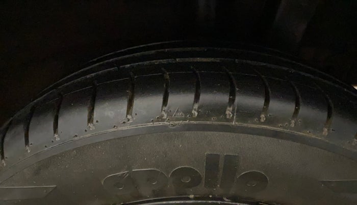 2014 Hyundai Grand i10 MAGNA 1.2 KAPPA VTVT, Petrol, Manual, 1,01,312 km, Left Rear Tyre Tread