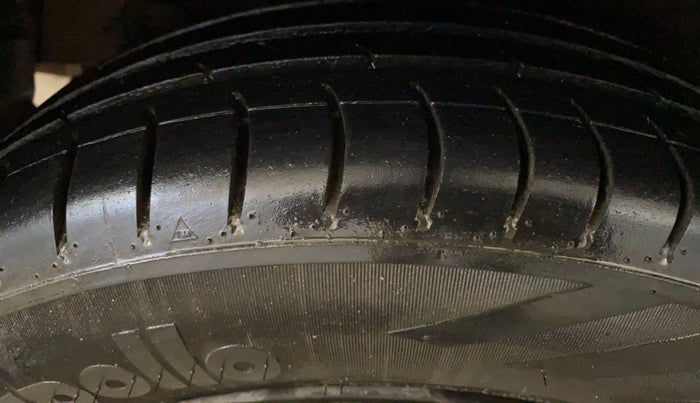 2014 Hyundai Grand i10 MAGNA 1.2 KAPPA VTVT, Petrol, Manual, 1,01,312 km, Right Rear Tyre Tread