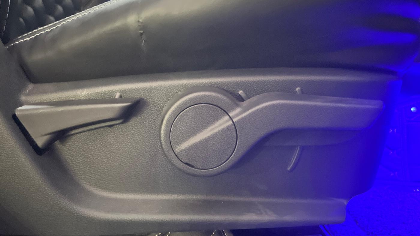 2022 Mahindra Thar LX PETROL HT 4WD AT, Petrol, Automatic, 18,289 km, Driver Side Adjustment Panel