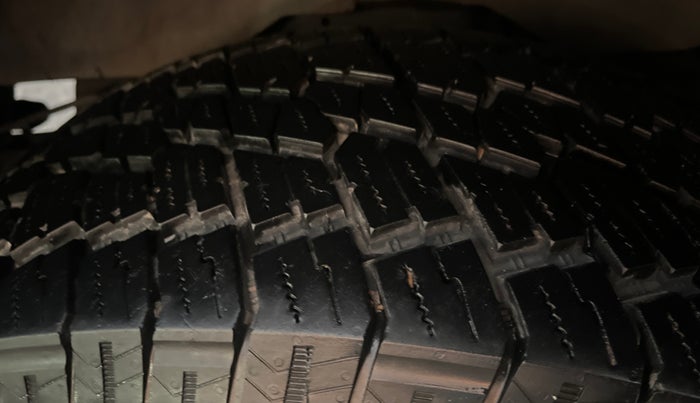 2022 Mahindra Thar LX PETROL HT 4WD AT, Petrol, Automatic, 18,289 km, Right Rear Tyre Tread