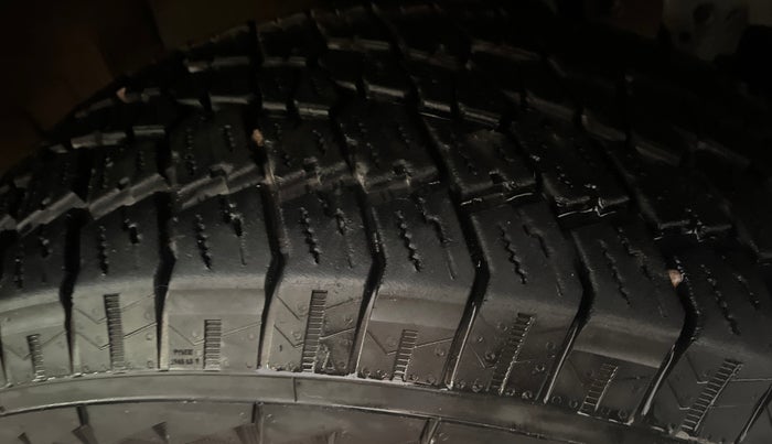 2022 Mahindra Thar LX PETROL HT 4WD AT, Petrol, Automatic, 18,289 km, Right Front Tyre Tread