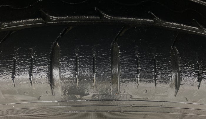 2013 Maruti SX4 ZXI, Petrol, Manual, 77,330 km, Left Front Tyre Tread