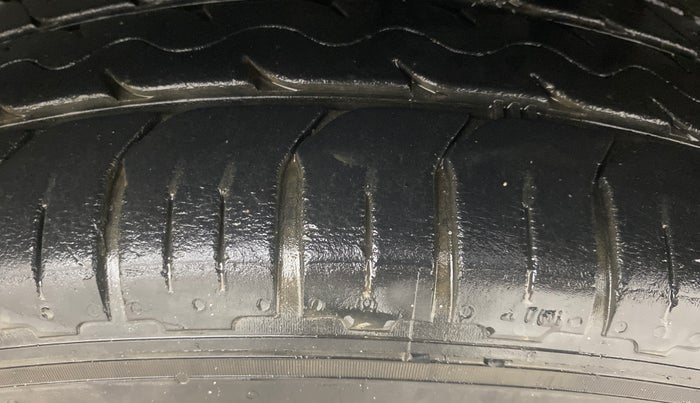 2013 Maruti SX4 ZXI, Petrol, Manual, 77,330 km, Left Rear Tyre Tread