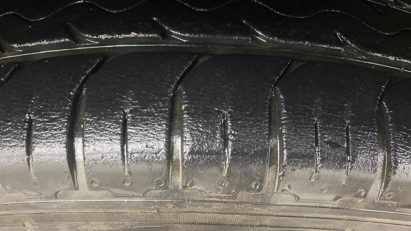 2013 Maruti SX4 ZXI, Petrol, Manual, 77,330 km, Right Front Tyre Tread
