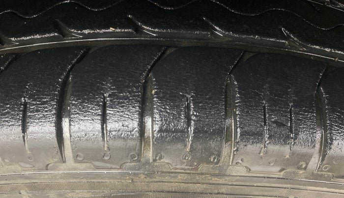 2013 Maruti SX4 ZXI, Petrol, Manual, 77,330 km, Right Front Tyre Tread