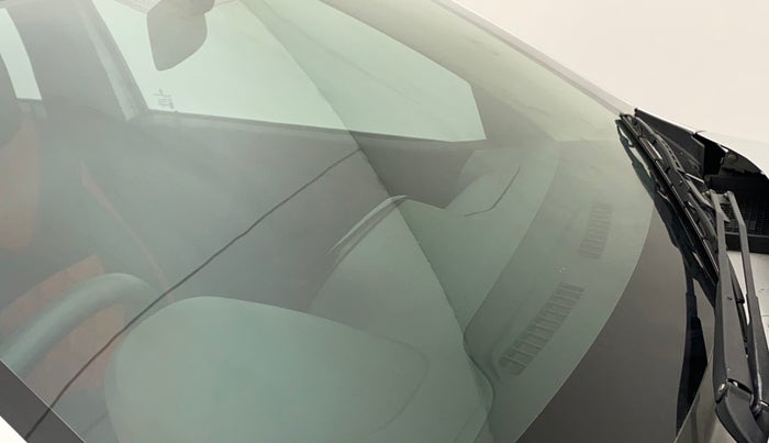 2017 Renault Kwid RXT 1.0 (O), Petrol, Manual, 59,519 km, Front windshield - Minor spot on windshield