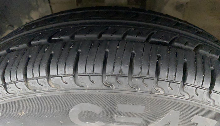 2017 Renault Kwid RXT 1.0 (O), Petrol, Manual, 59,519 km, Left Front Tyre Tread