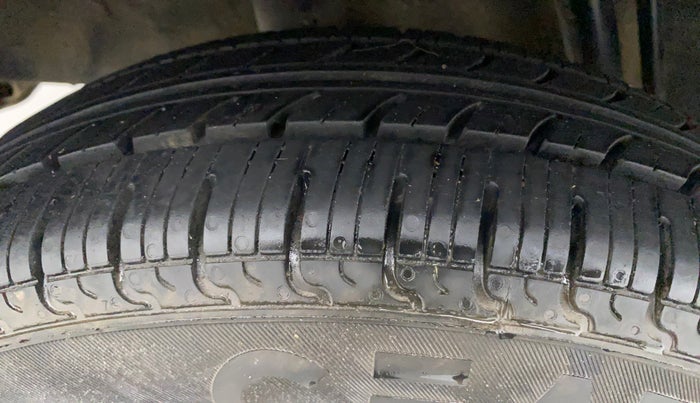 2017 Renault Kwid RXT 1.0 (O), Petrol, Manual, 59,519 km, Right Rear Tyre Tread