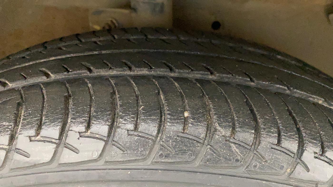 2017 Maruti Celerio VXI AMT, Petrol, Automatic, 48,778 km, Right Front Tyre Tread