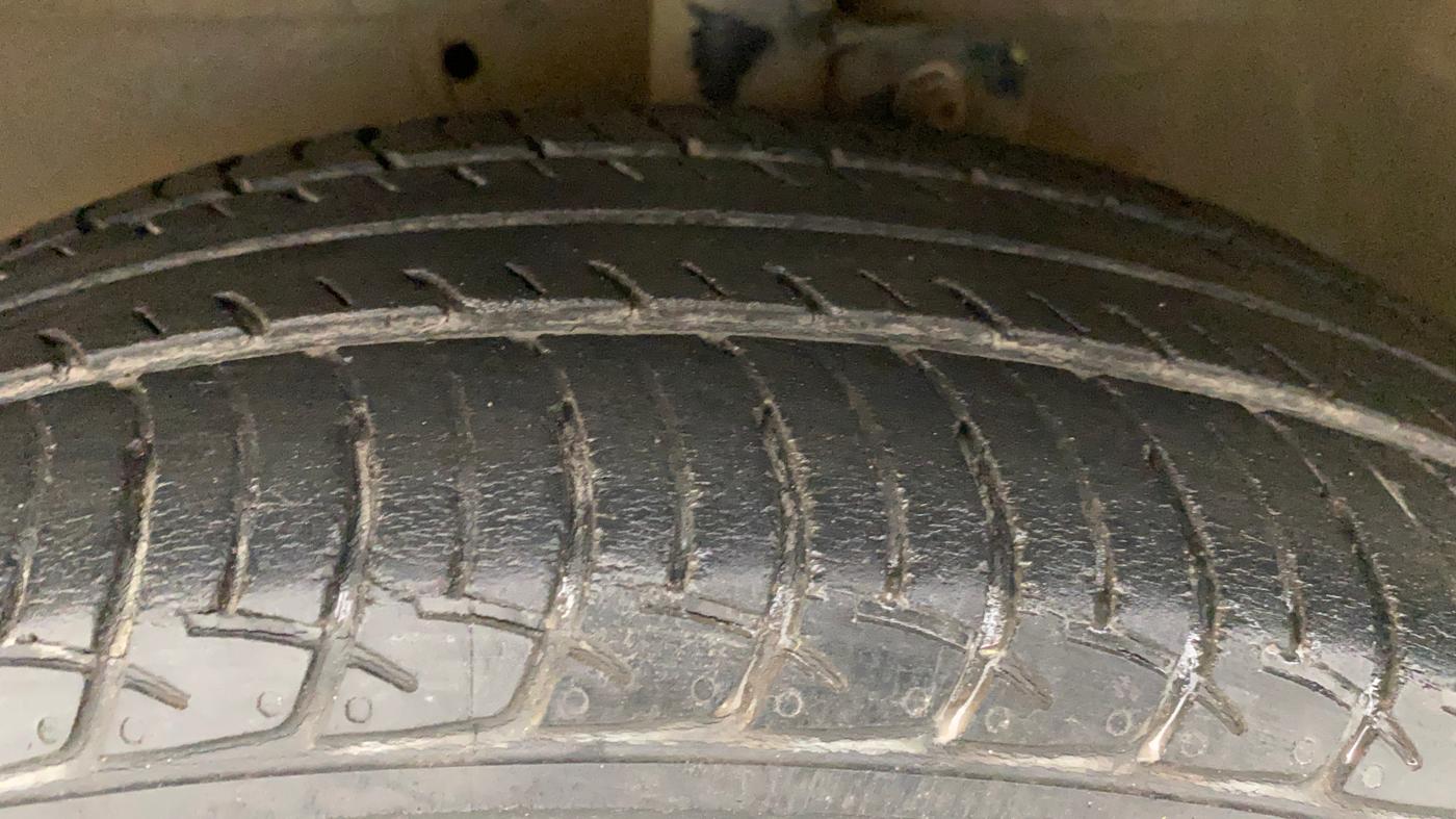 2017 Maruti Celerio VXI AMT, Petrol, Automatic, 48,778 km, Left Front Tyre Tread
