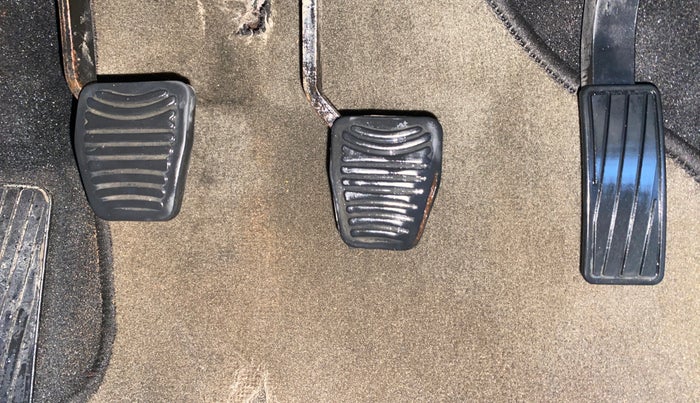 2018 Mahindra KUV 100 NXT K8 P 6 STR DUAL TONE, Petrol, Manual, 42,754 km, Pedals