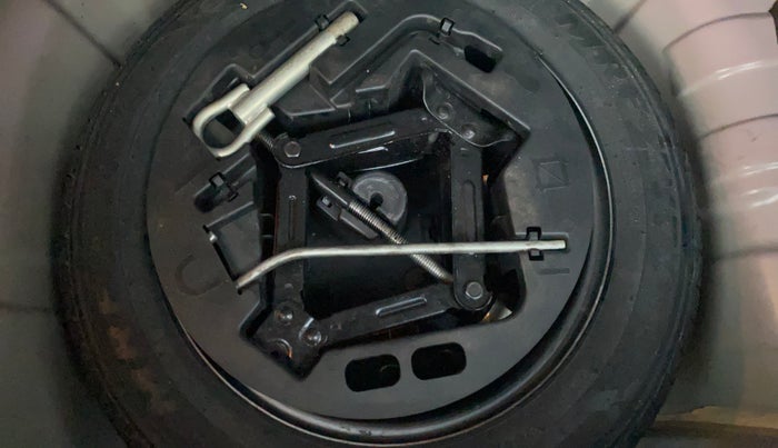 2018 Mahindra KUV 100 NXT K8 P 6 STR DUAL TONE, Petrol, Manual, 42,754 km, Spare Tyre