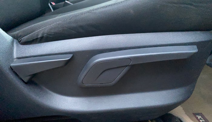 2018 Mahindra KUV 100 NXT K8 P 6 STR DUAL TONE, Petrol, Manual, 42,754 km, Driver Side Adjustment Panel