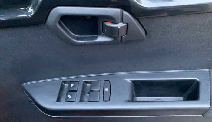 2018 Mahindra KUV 100 NXT K8 P 6 STR DUAL TONE, Petrol, Manual, 42,754 km, Driver Side Door Panels Control