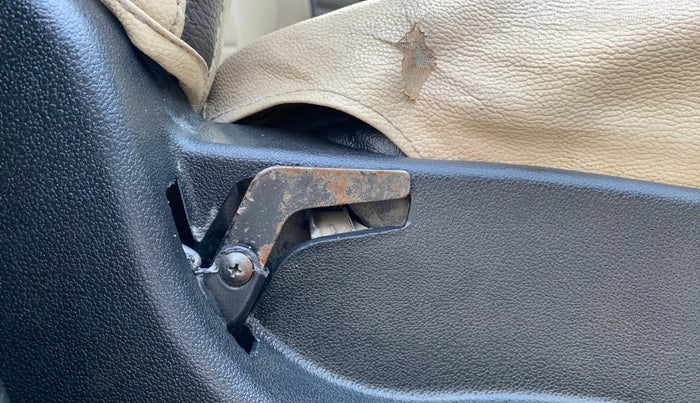 2018 Tata Tiago XT PETROL, Petrol, Manual, 40,681 km, Driver Side Adjustment Panel