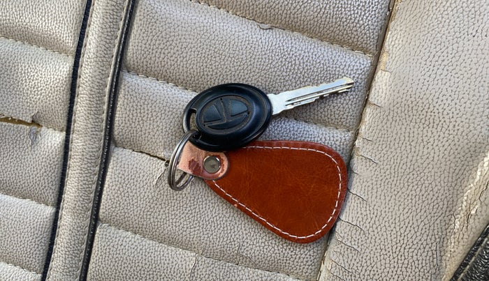 2018 Tata Tiago XT PETROL, Petrol, Manual, 40,681 km, Key Close Up