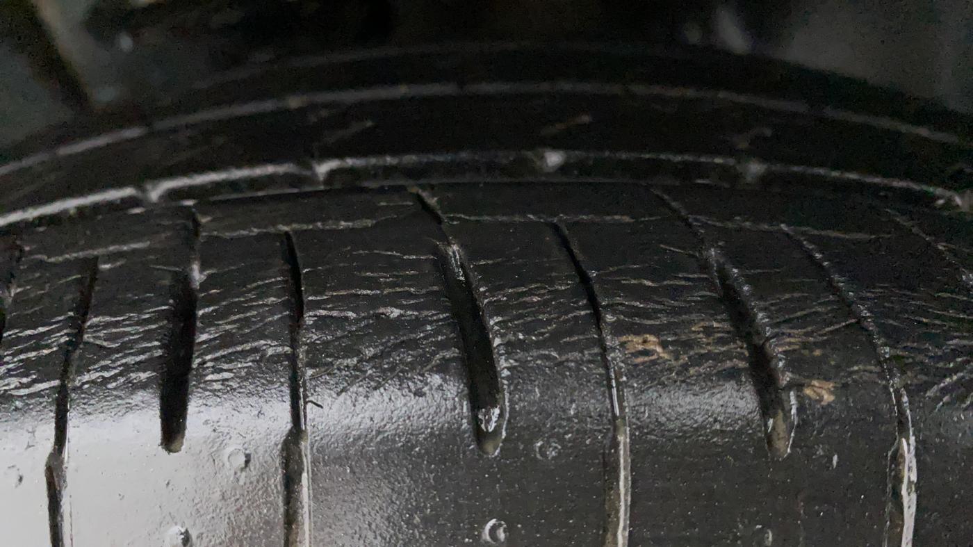2019 Maruti IGNIS DELTA 1.2, Petrol, Manual, 27,213 km, Right Front Tyre Tread