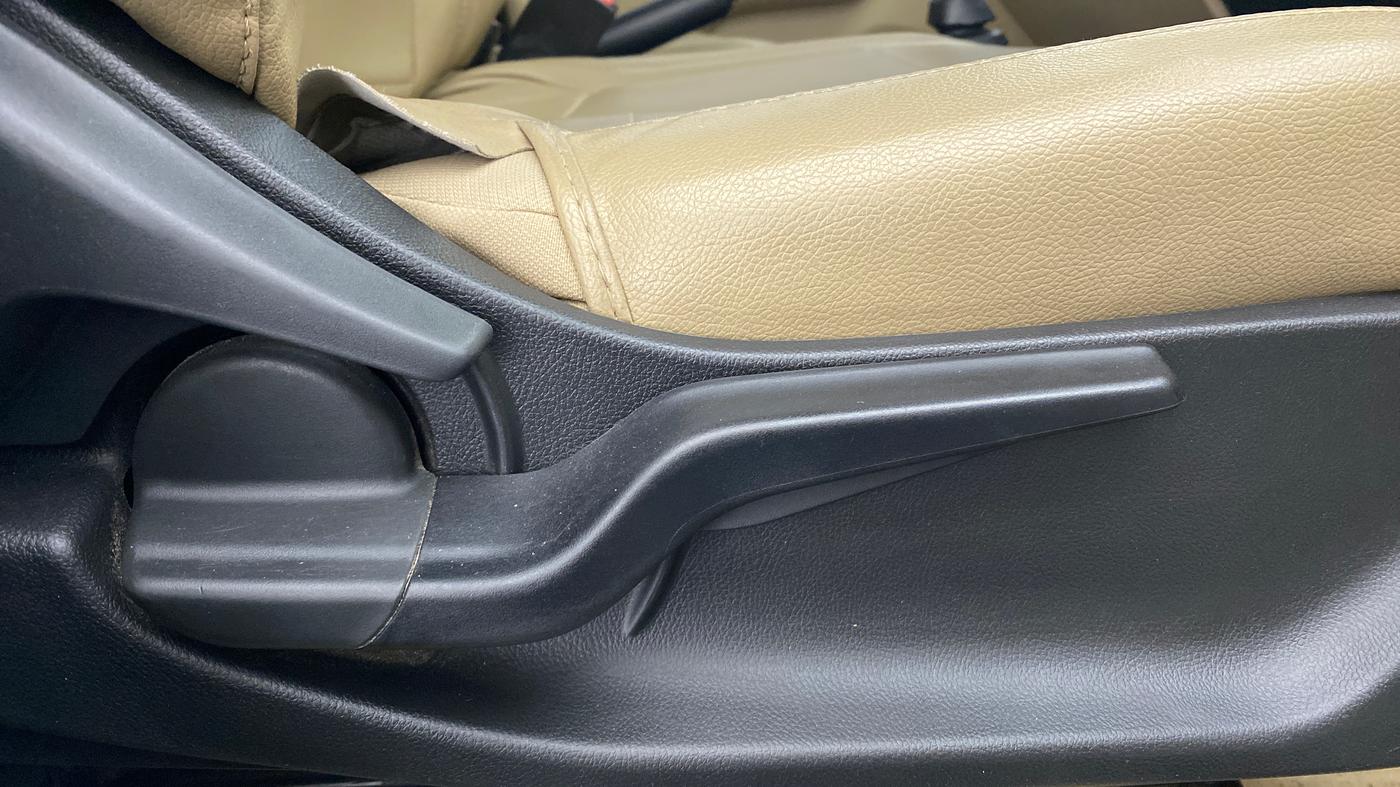 2019 Honda Amaze 1.5 V I-D TECH, Diesel, Manual, 94,098 km, Driver Side Adjustment Panel