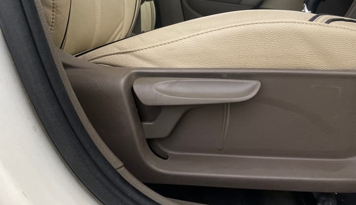 2014 Skoda Rapid AMBITION 1.6 MPI AT PLUS, Petrol, Automatic, 50,835 km, Driver Side Adjustment Panel
