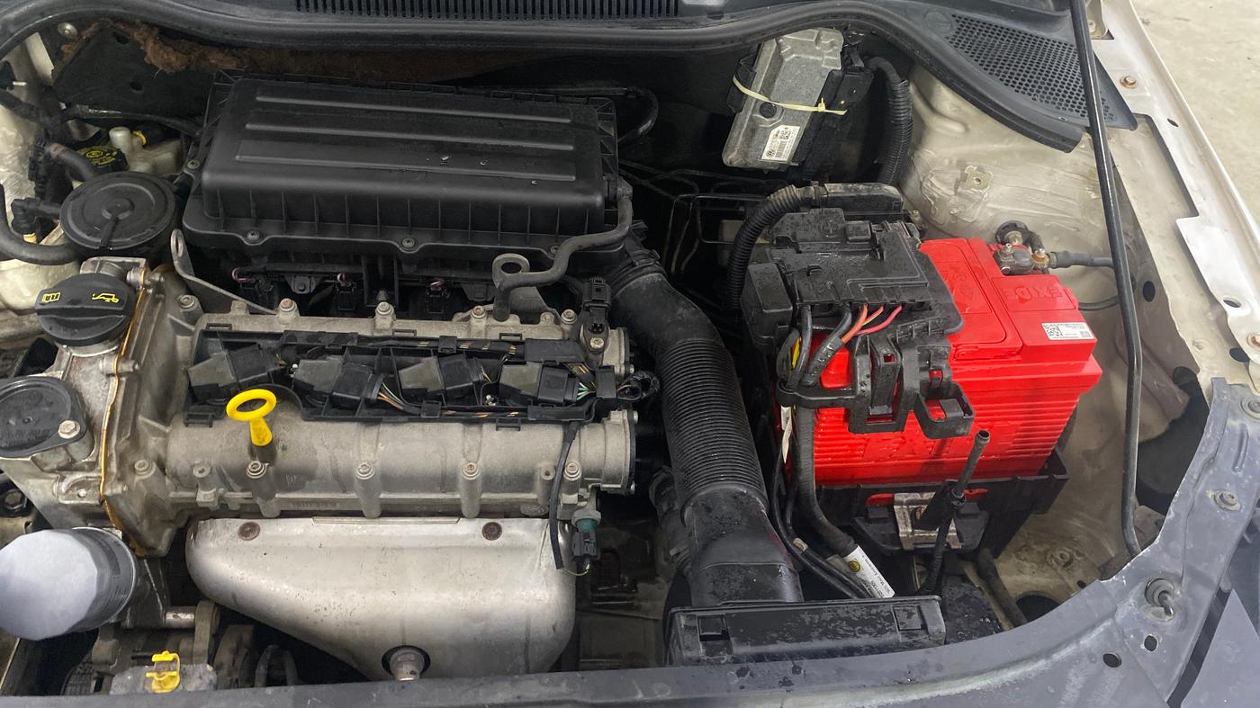 2014 Skoda Rapid AMBITION 1.6 MPI AT PLUS, Petrol, Automatic, 50,687 km, Engine View - Left