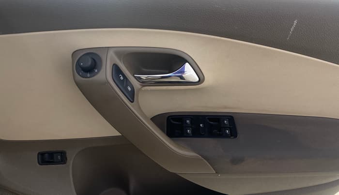 2014 Skoda Rapid AMBITION 1.6 MPI AT PLUS, Petrol, Automatic, 50,835 km, Driver Side Door Panels Control