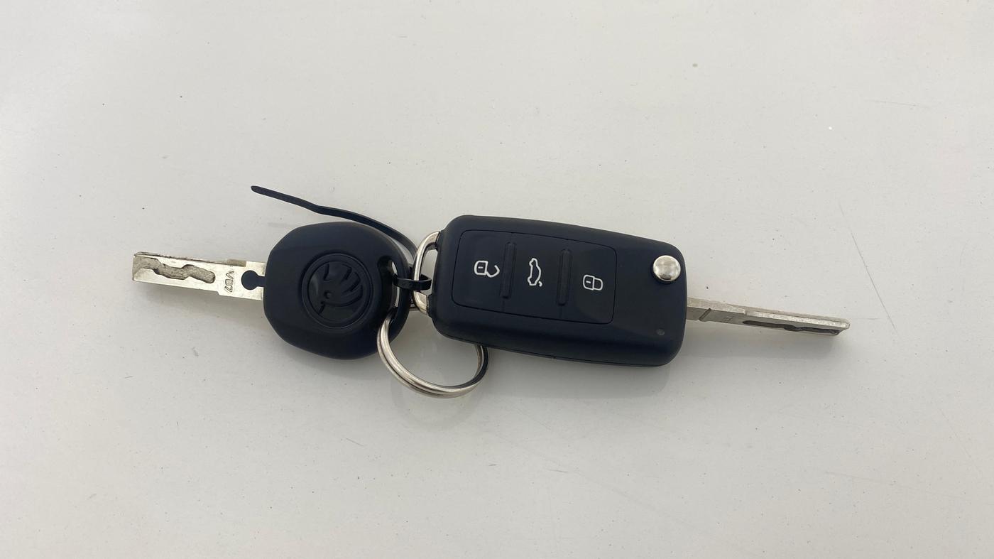 2014 Skoda Rapid AMBITION 1.6 MPI AT PLUS, Petrol, Automatic, 50,687 km, Key Close Up