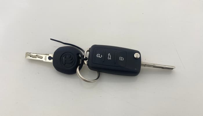 2014 Skoda Rapid AMBITION 1.6 MPI AT PLUS, Petrol, Automatic, 50,835 km, Key Close Up