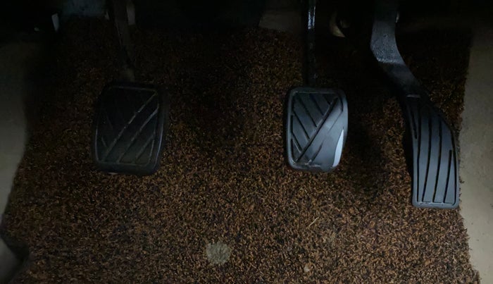 2014 Maruti Swift Dzire VXI, Petrol, Manual, 1,22,051 km, Pedals