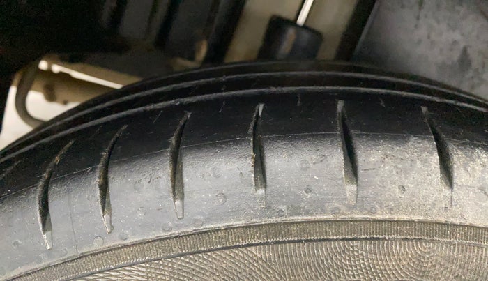 2014 Maruti Swift Dzire VXI, Petrol, Manual, 1,22,051 km, Right Rear Tyre Tread