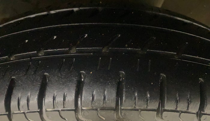 2016 Renault Kwid RXT 1.0, Petrol, Manual, 77,830 km, Left Rear Tyre Tread