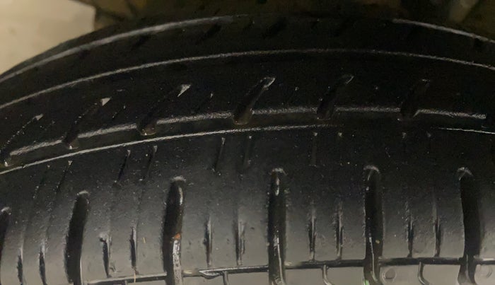 2016 Renault Kwid RXT 1.0, Petrol, Manual, 77,830 km, Left Front Tyre Tread